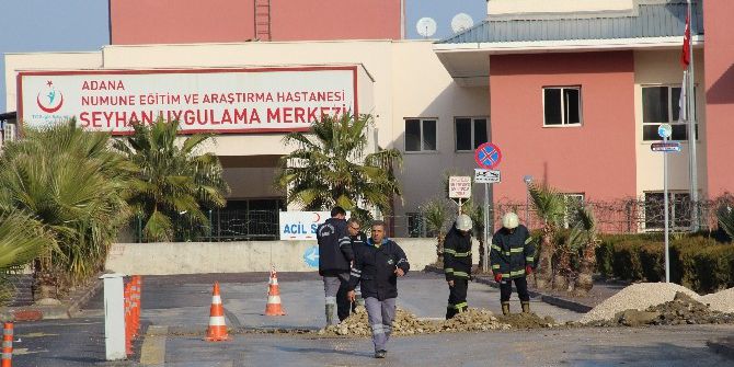 Hastane Yolunda Doğalgaz Borusu Patladı