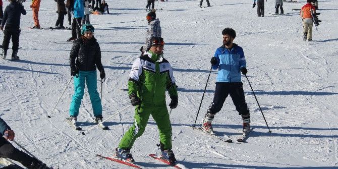 Hafta Sonunu Fırsat Bilen Tatilciler Uludağ’a Akın Etti