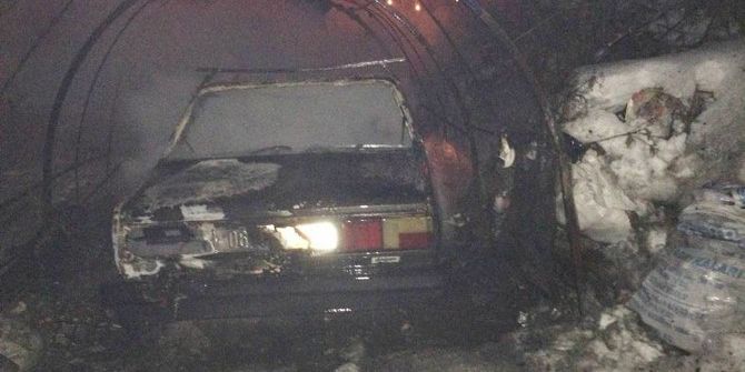Garajdaki Otomobil Alev Alev Yandı