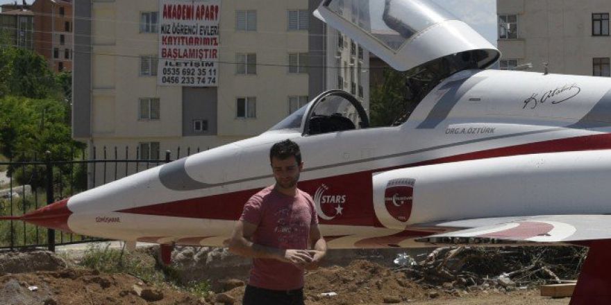 O Komutanın İsmi Uçaktan Silindi