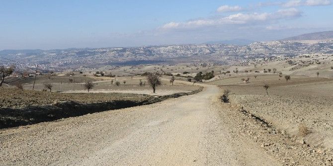 Selendi’de Mahalle Yollarına Bakım