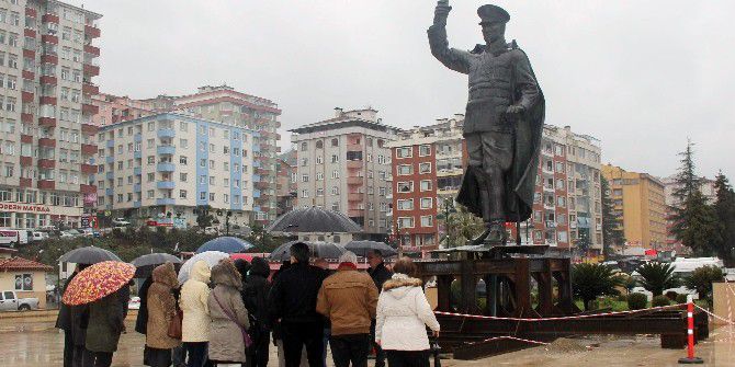 Taşınan Atatürk Anıtı Önünde İlk Etkinliği Chp Düzenledi
