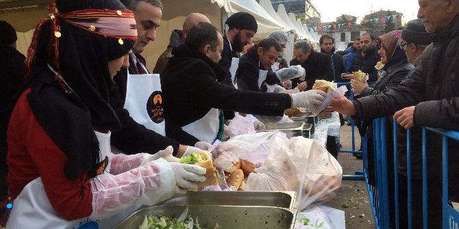 Hamsi Ve Kültür Festivali’nde 4 Ton Hamsi Dağıtıldı