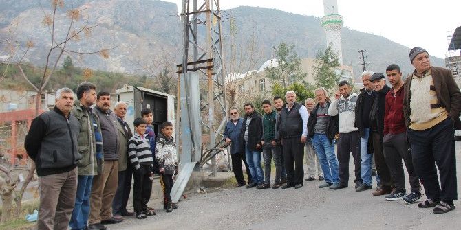 Hırsızlar Mahalleyi 5 Gündür Karanlıkta Bıraktı