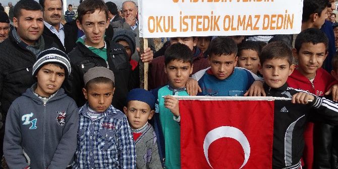 22 Yıl Önce Temeli Atılan Okul İçin Eylem Yaptılar