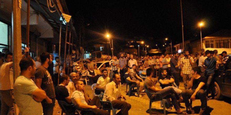 Darbe Girişimine Karşı Halk Sokağa Döküldü