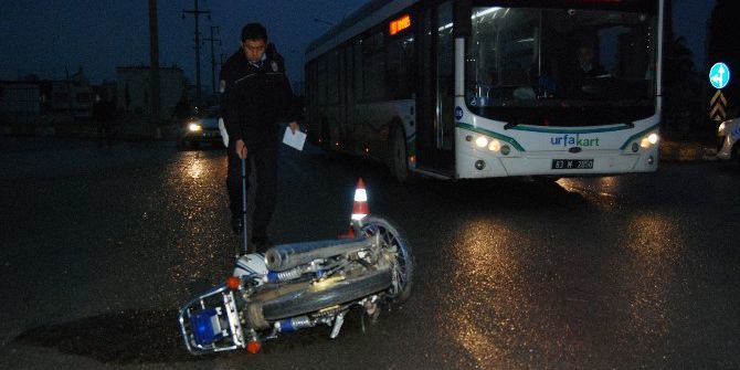 Şanlıurfa’da Motosiklet Otomobile Çarptı: 1 Ölü, 3 Yaralı