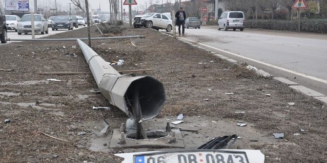 Bu Kazayı Burnu Kanamadan Atlattı