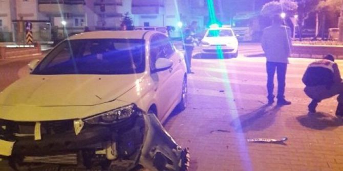 Motosikletten Beton Zemine Çakıldılar