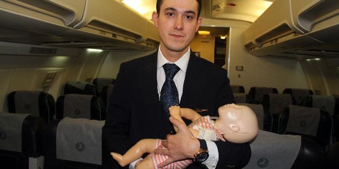 Kahraman Kabin Memuru 1,5 Aylık Bebeğin Hayatını Kurtardı