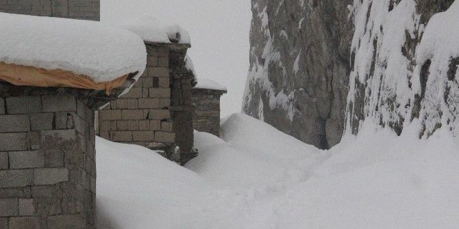 Hakkari’de 43 Köy, 114 Mezra Yolu Kapandı