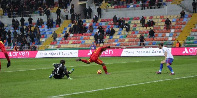 Welitton Taraftara Saç-baş Yoldurttu