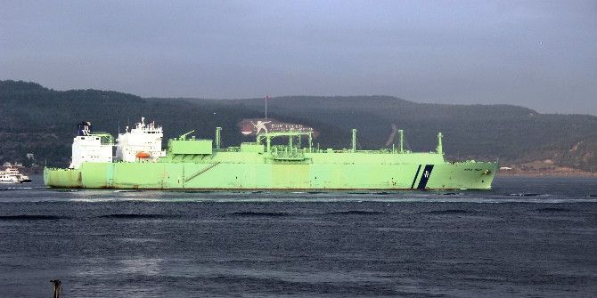 Doğalgaz Tankeri Boğazı Kapattı