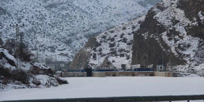 Lehsor Kanyonunda Buzdan Şelaleler Oluştu