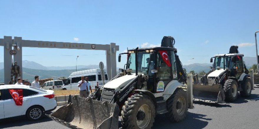 Tatvan Belediyesi İş Makineleriyle Nöbette