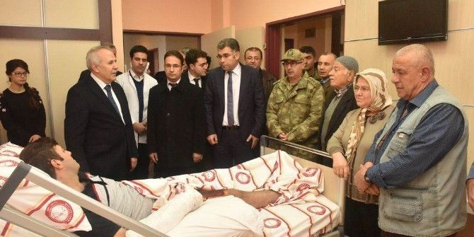 Hatay Valisi Ata Yaralı Askerleri Ziyaret Etti