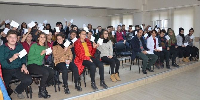 Öğrencilerden Askerlere Yılbaşı Öncesi Kartpostallı Moral Desteği