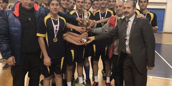 Voleybolda Şampiyon Barbaros Anadolu Lisesi