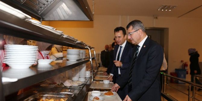 Tbmm Başkanlık Divanı Üyesi Ömer Serdar Gtü’de Gençlerle Buluştu