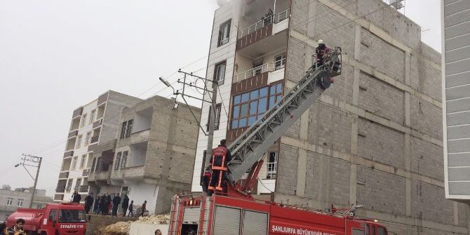 Apartman Yangınında Mahsur Kalan 5 Kişi Kurtarıldı