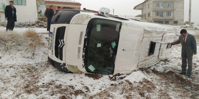 Manisa’da Öğrenci Servisi Devrildi