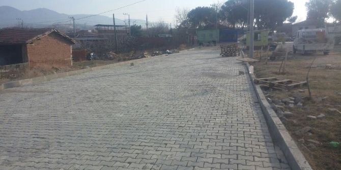 Turgutlu’daki Parke Taşı Çalışmaları Sürüyor