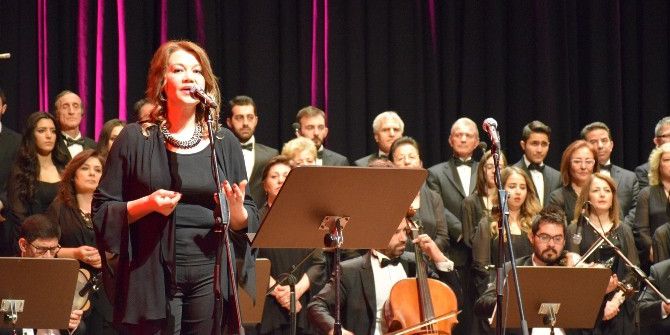 “Dillerdeki Nağmeler” Sanatseverleri Mest Etti