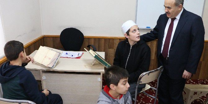 Vali Dağlı Hafızlık Eğitimi Alan Çocuklarla Bir Araya Geldi