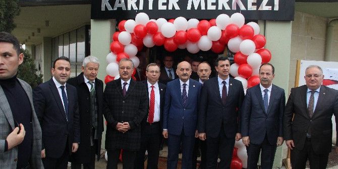 Bakan Müezzinoğlu, Kariyer Merkezi’ni Açtı