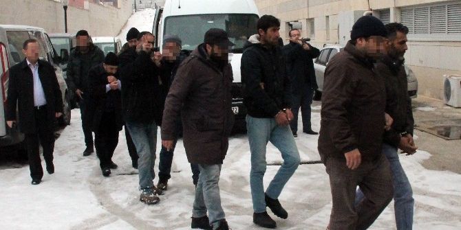Elazığ’daki Pkk Operasyonunda 8 Şüpheli Tutuklandı
