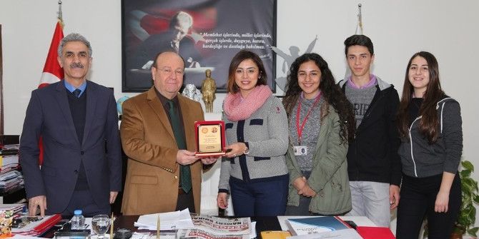 Başkan Özakcan’a Destek Plaketi