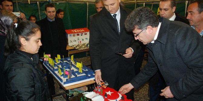 Köy Okulunda ‘Demokrasi Sergisi’ Açıldı