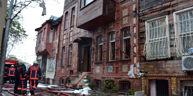 Marmaray İstasyonu Yakınındaki Yangın Paniğe Neden Oldu