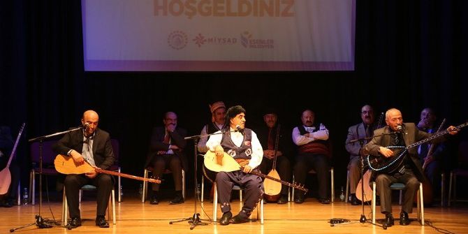 Karacaoğlan Anıldı, Aşıklar Atıştı