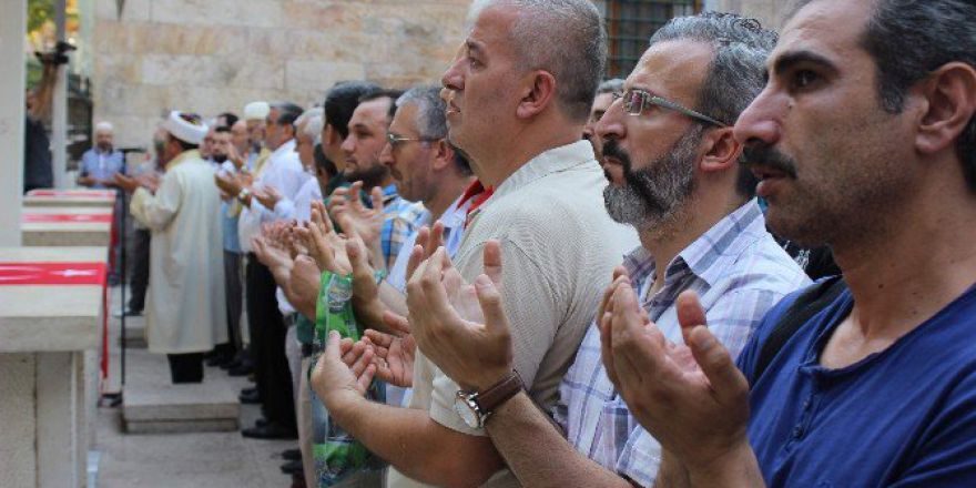 Bursa’da Binler Hain Saldırıda Şehit Olanlar İçin Gıyabi Cenaze Namazı Kıldı