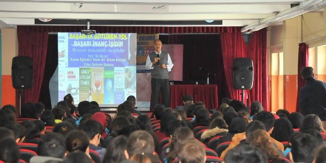 Akşehir’de Yazarlar Öğrencilerle Buluştu