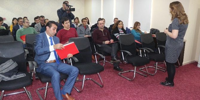 Rehber Öğretmenlere Ve Aile Hekimlerine Madde Bağımlılığı Semineri Veriliyor