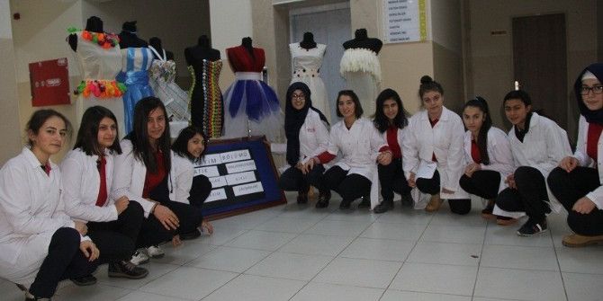 Atık Malzemeleri Giysilere Dönüştürdüler