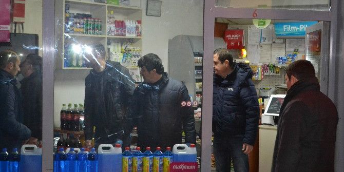 Hediye Paketinden Çıkardığı Tüfekle Kız Arkadaşını Öldürüp İntihar Etti