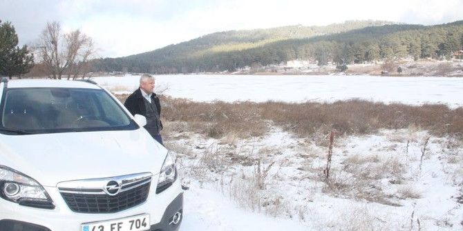 Simav Gölcük Yaylası’ndaki Krater Gölü Buz Tuttu