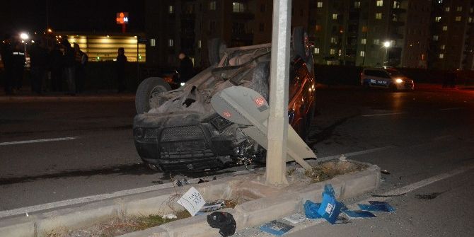 İzmir’de Trafik Kazası : 2 Yaralı