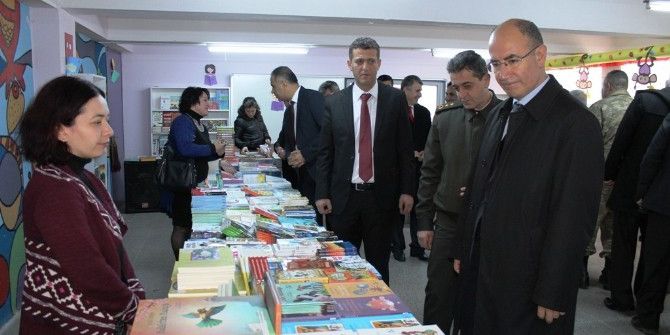 İlkokul Öğrencilerine Birikim Ve Kitap Okuma Alışkanlığı Kazandıracak Kitap Fuarı