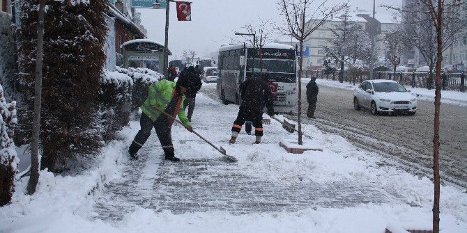 Yozgat’ta Kar Yağışı Etkili Oluyor