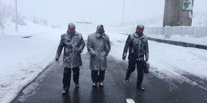 Adana’da Kar 9 Saattir Mahsur Bıraktı