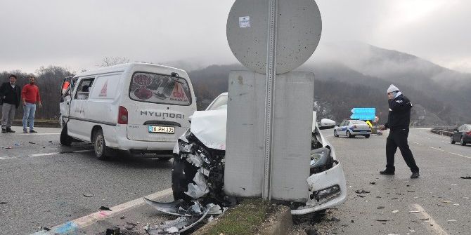 Bursa’da 7 Aracın Karıştığı 4 Ayrı Kazada 3 Kişi Yaralandı