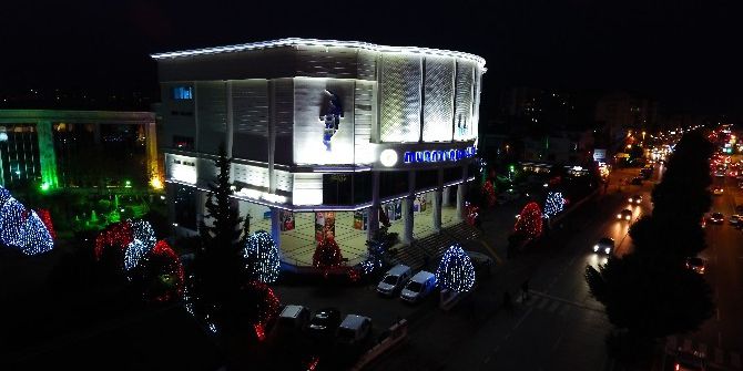 Muratpaşa Belediyesi Kırmızı-beyaz’a Büründü