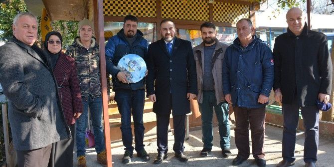 Başkan Erener, Esnaflara Saat Hediye Etti