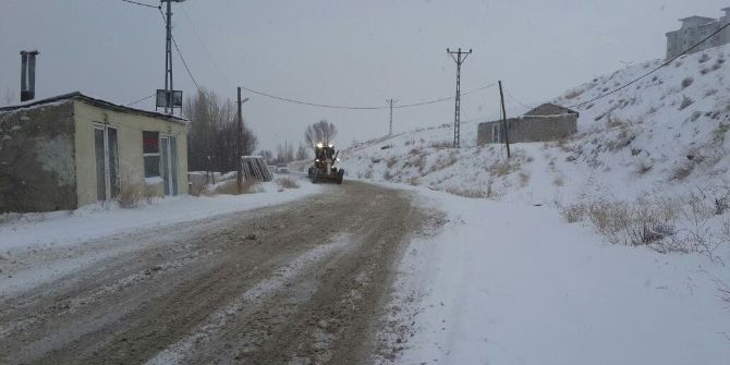 Van-bahçesaray Karayolu Ulaşıma Açıldı