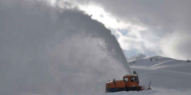 Hakkari’de Karla Mücadelede Çalışması