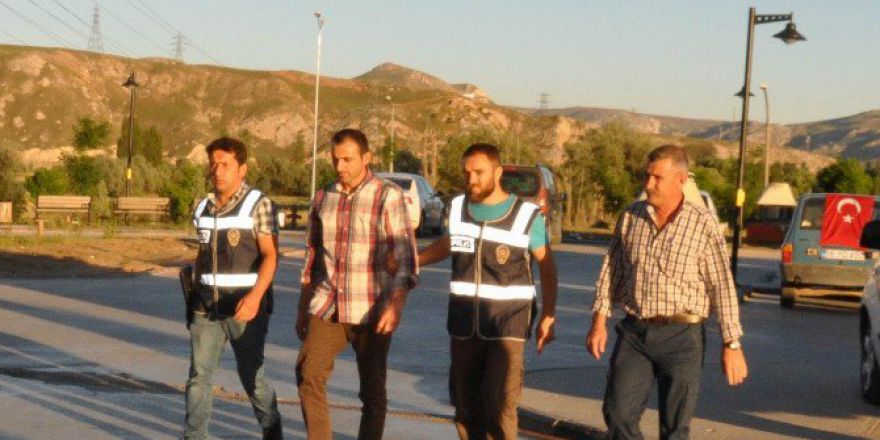 Sivas’ta Gözaltına Alınan Savcı Ve Hakimler Sağlık Kontrolünden Geçirildi